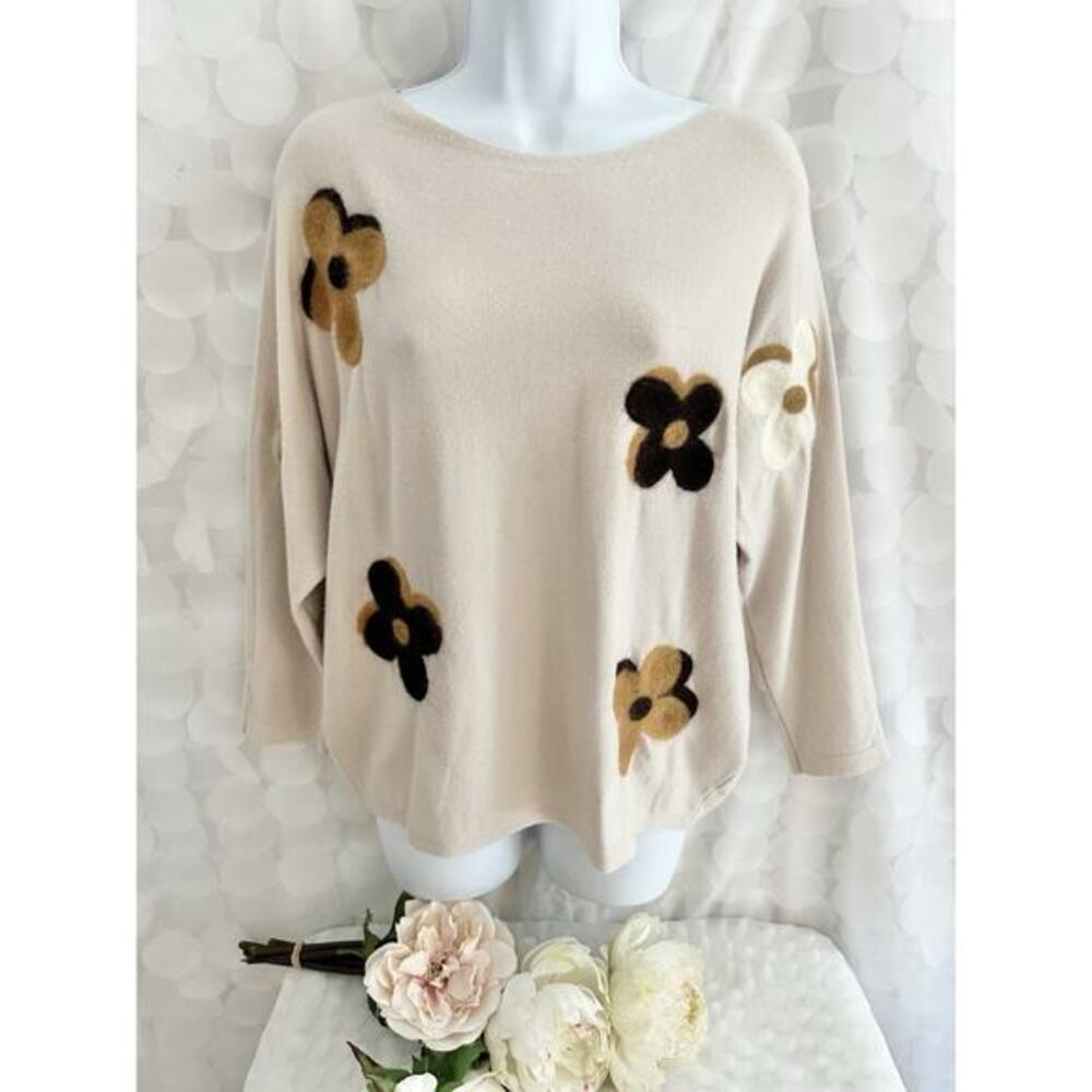Aaeda Womens Large Cream Sweater Floral design 3/4 length Sleeves Boho Chic